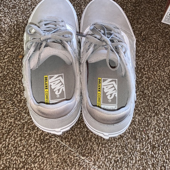 Vans - Picture 3 of 4